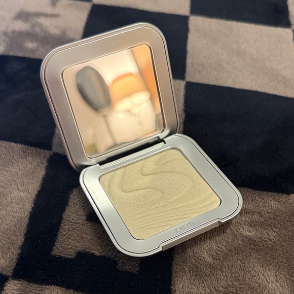 R.E.M. Beauty Other - r.e.m. Beauty Luminous Highlighter — MISS VENUS Soft Gold
